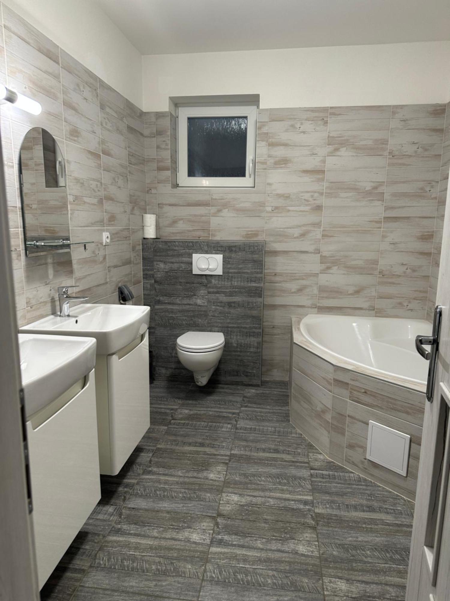Royal House Trencin Villa Luaran gambar